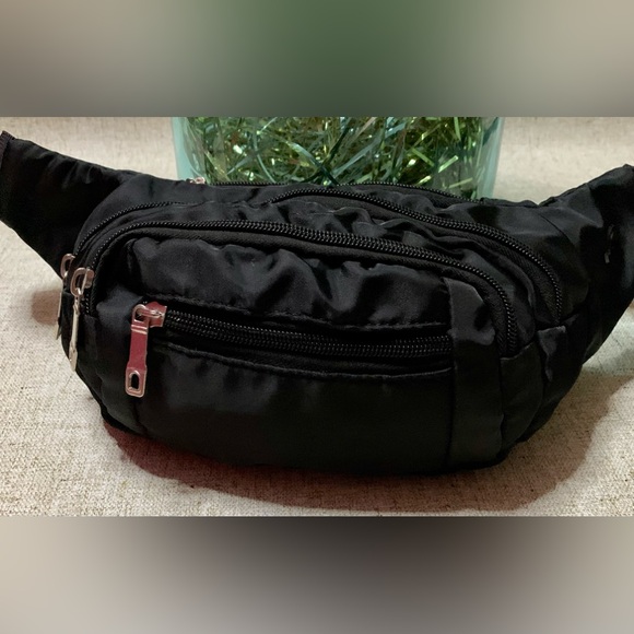 🦋funny bag, black color, satin fabric. excellent condition.🦋
🧿#BLKF - Picture 3 of 17